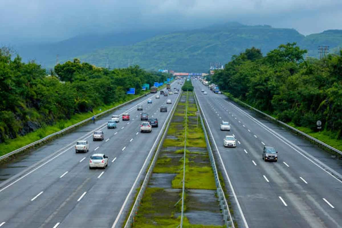 Gadkari approves a 6-lane Access Controlled Greenfield Highway project