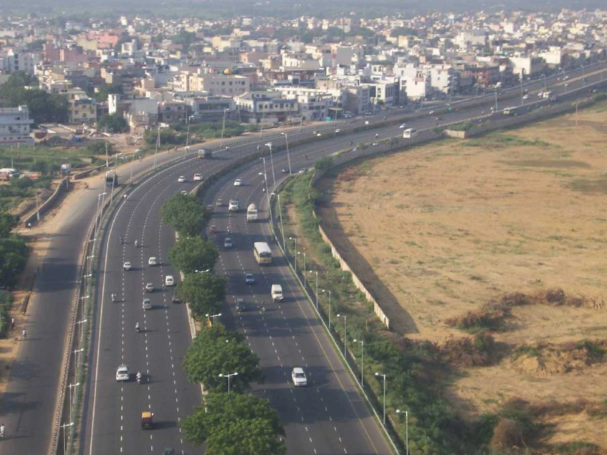 GMDA starts bids for Dwarka E-way service road construction