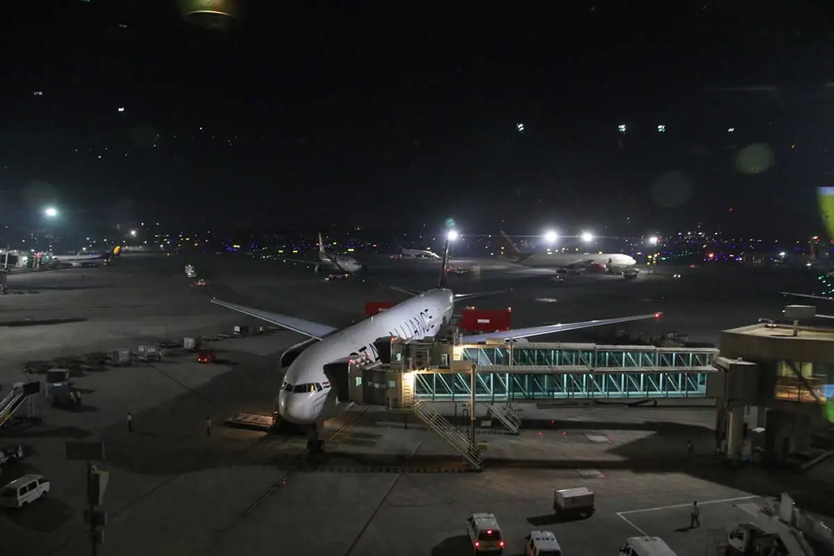 Tata, Adani, and Emirates Compete for SriLankan Airlines