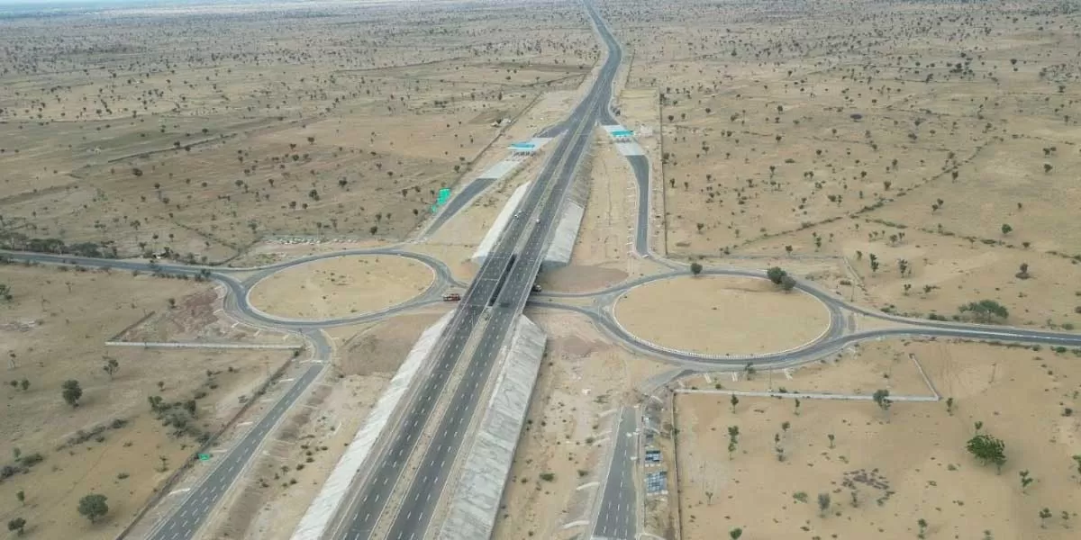 Gadkari reviews Amritsar-Jamnagar, Delhi-Mumbai NH stretches