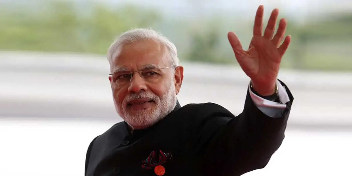 PM launches projects worth Rs 31 billion in Surat