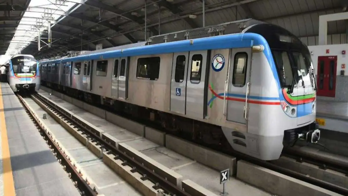 Telangana requests Centre to give Hyderabad Metro Phase II approval