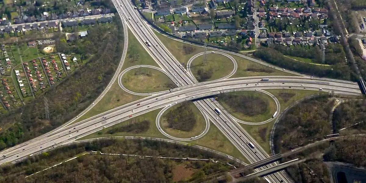 Gadkari to unveil cloverleaf that links 2 e-ways & Peripheral Road